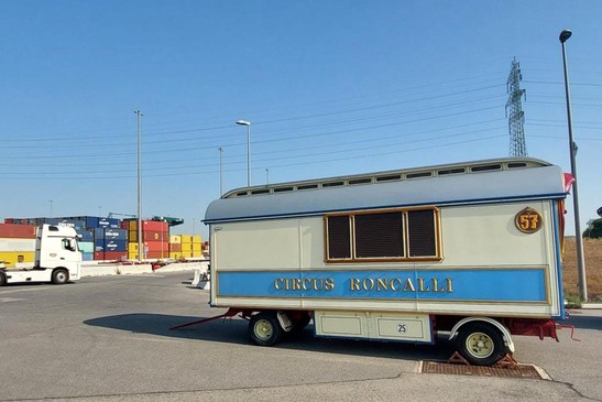 © ÖBB/Papp Zirkuswagen am Terminal Wien Süd
